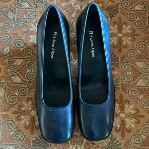 Etienne Aigner navy 3” pump 7.5m nwot